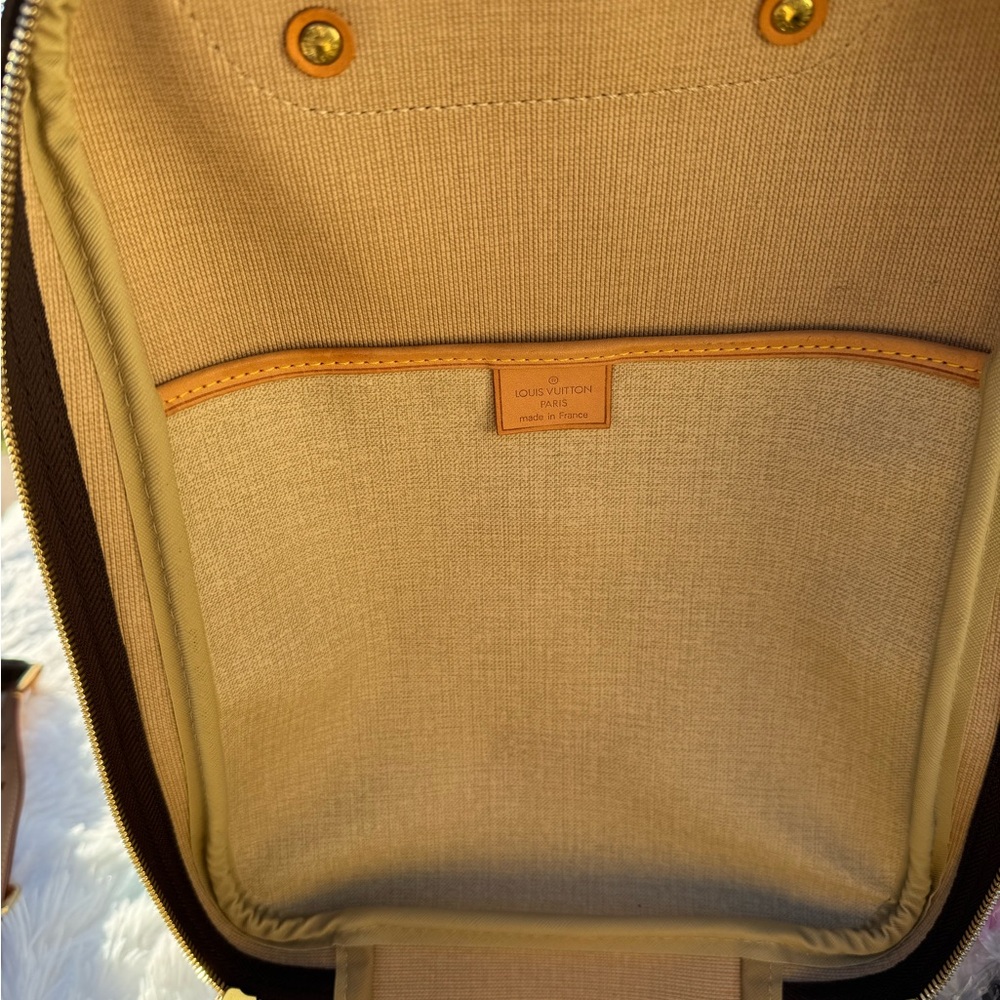 Louis Vuitton Excursion Monogram - Picture 9 of 13